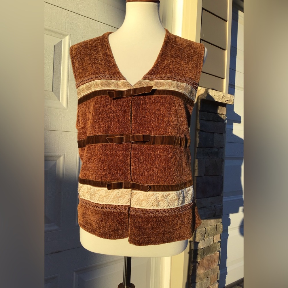 Sweater vest  vintage Susan Bristol chenille yarn, velvet ribbons. Unlined